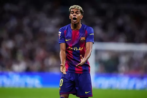 بعد تألقه أمام بيتيس.. هل سيعتمد فليك على يامال كصانع لعب؟